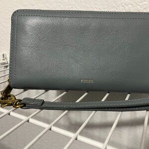 FOSSIL~  pebble leather large continental zip around wallet/wristlet, blue/grey
